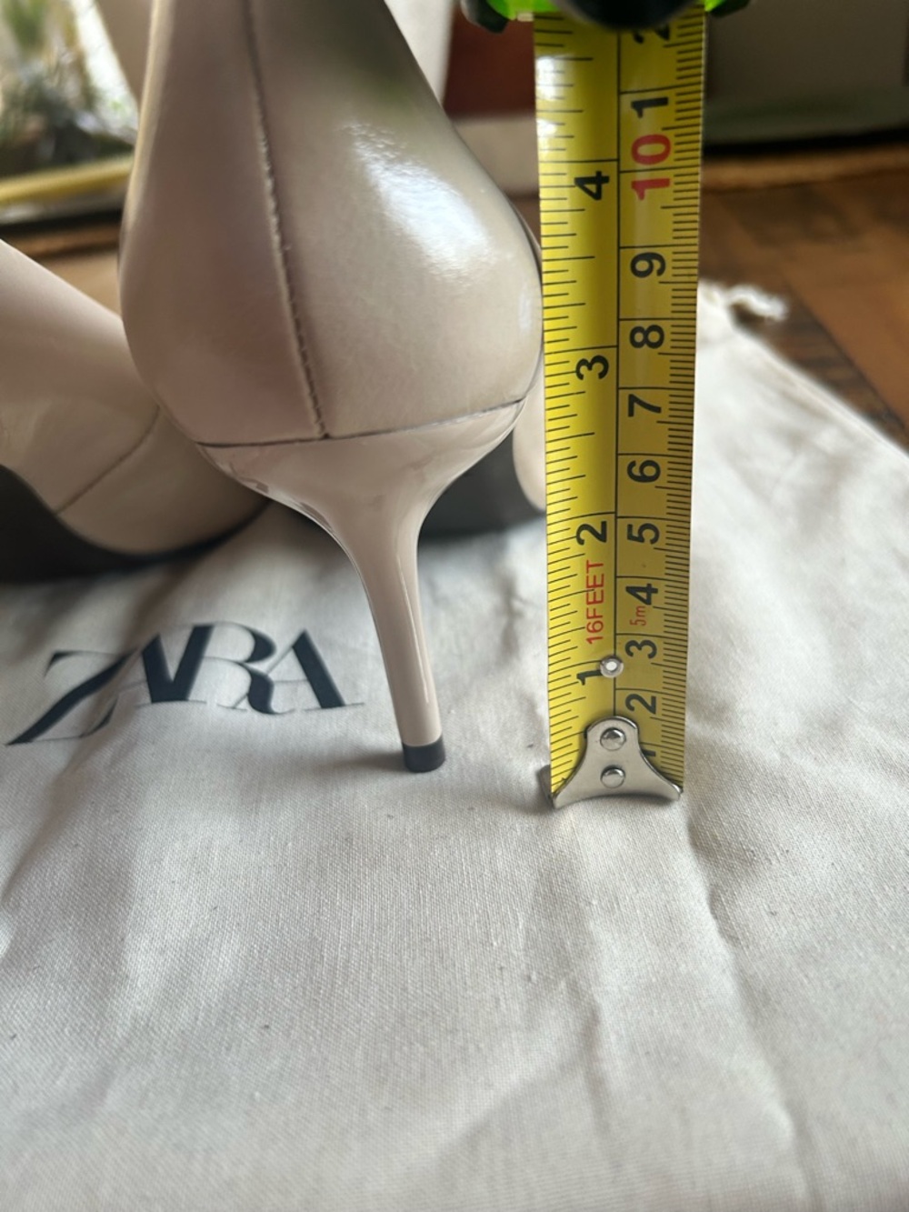 ZARA Women's leather Pointed Toe Pumps in Pale Beige - Picture 6 of 8